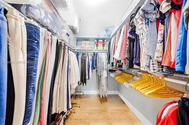 564 De Leon Dr, Miami Springs, FL 33166