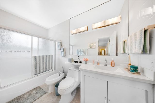 564 De Leon Dr, Miami Springs, FL 33166