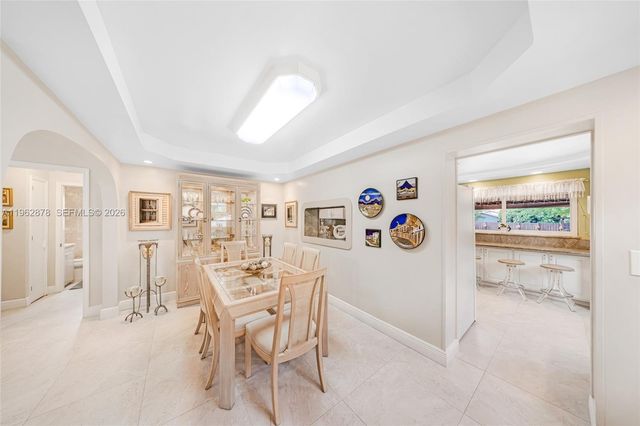 564 De Leon Dr, Miami Springs, FL 33166