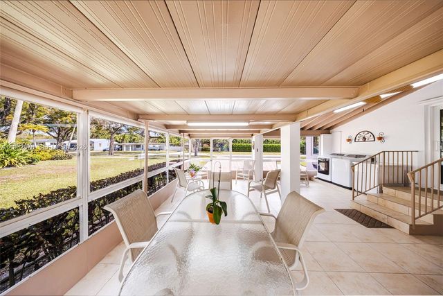 564 De Leon Dr, Miami Springs, FL 33166