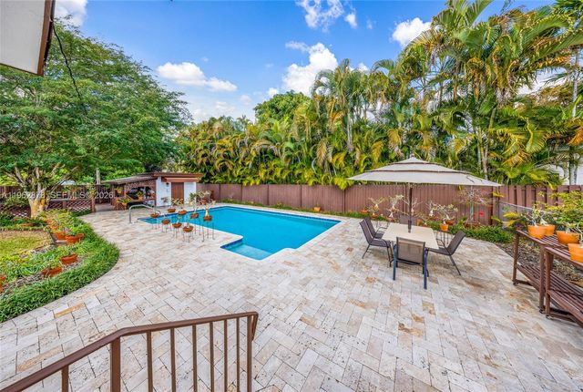 564 De Leon Dr, Miami Springs, FL 33166