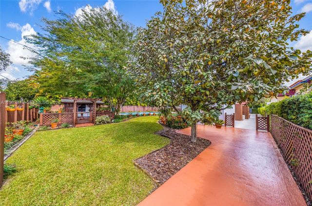 564 De Leon Dr, Miami Springs, FL 33166