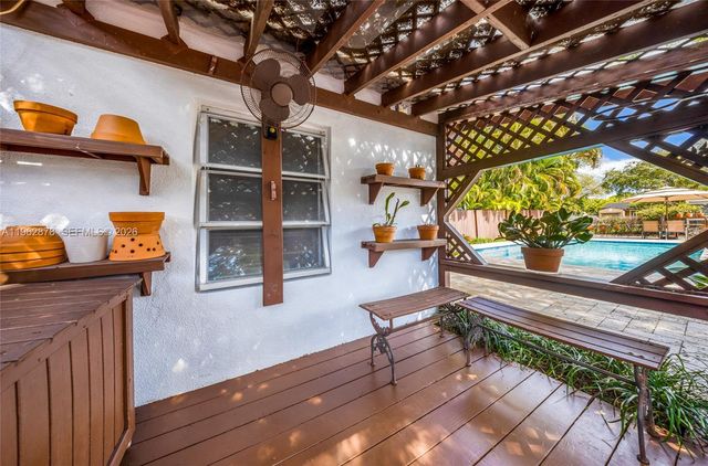 564 De Leon Dr, Miami Springs, FL 33166