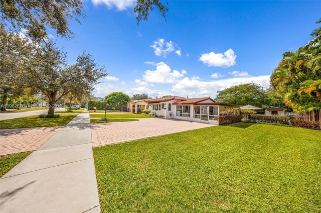 564 De Leon Dr, Miami Springs, FL 33166