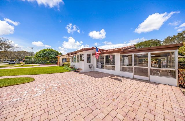 564 De Leon Dr, Miami Springs, FL 33166