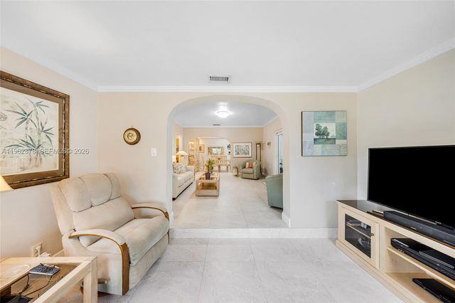 564 De Leon Dr, Miami Springs, FL 33166