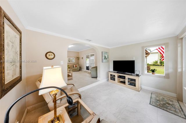 564 De Leon Dr, Miami Springs, FL 33166