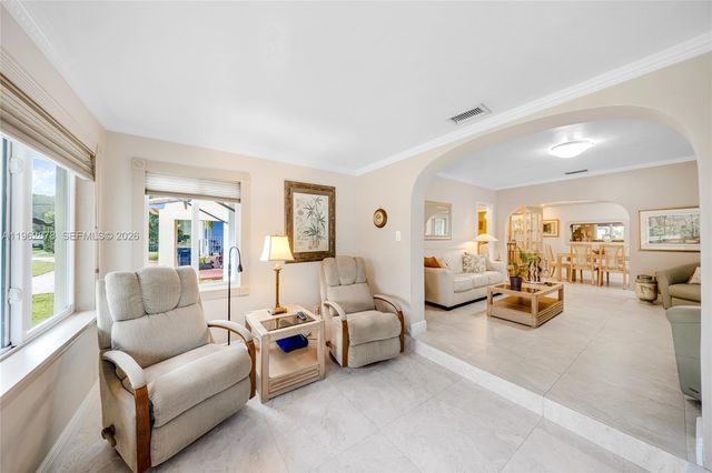 564 De Leon Dr, Miami Springs, FL 33166