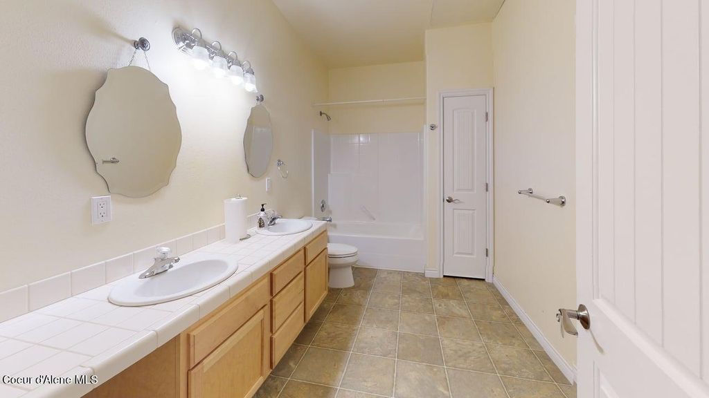 18772 W Riverview DR, Post Falls, ID 83854 photo 7