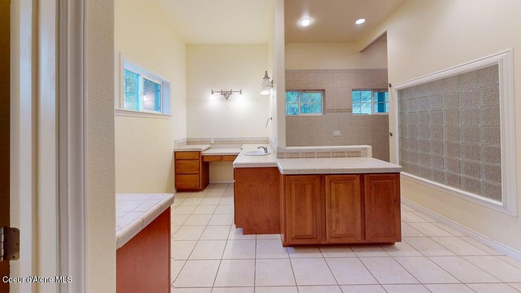 18772 W Riverview DR, Post Falls, ID 83854 photo 9