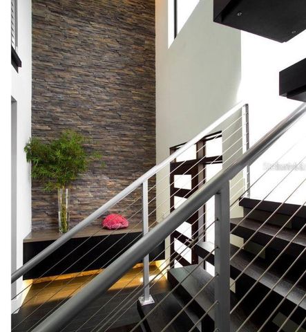 356 BAYVIEW DRIVE NE, St Petersburg, FL 33704