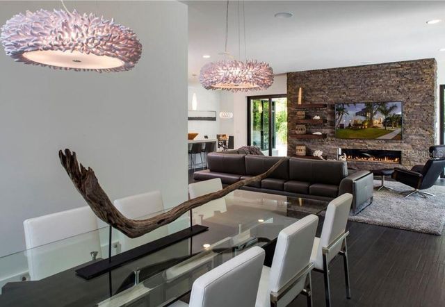 356 BAYVIEW DRIVE NE, St Petersburg, FL 33704