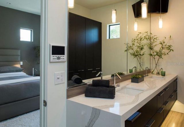 356 BAYVIEW DRIVE NE, St Petersburg, FL 33704