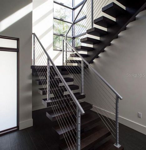 356 BAYVIEW DRIVE NE, St Petersburg, FL 33704