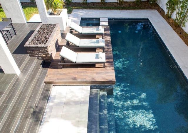 356 BAYVIEW DRIVE NE, St Petersburg, FL 33704