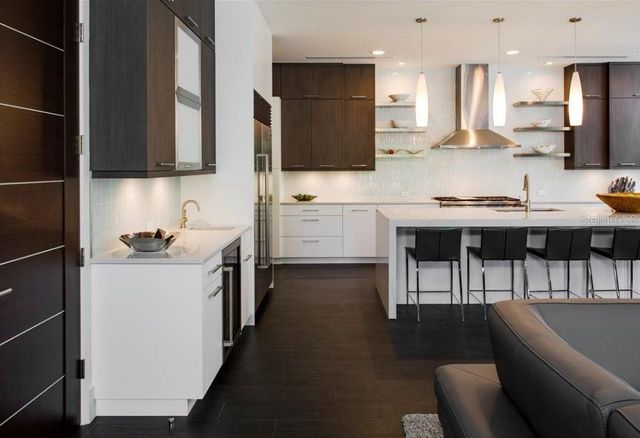 356 BAYVIEW DRIVE NE, St Petersburg, FL 33704