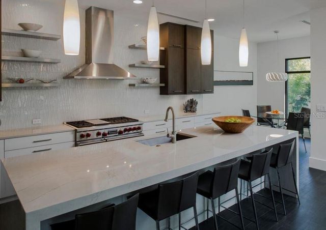 356 BAYVIEW DRIVE NE, St Petersburg, FL 33704