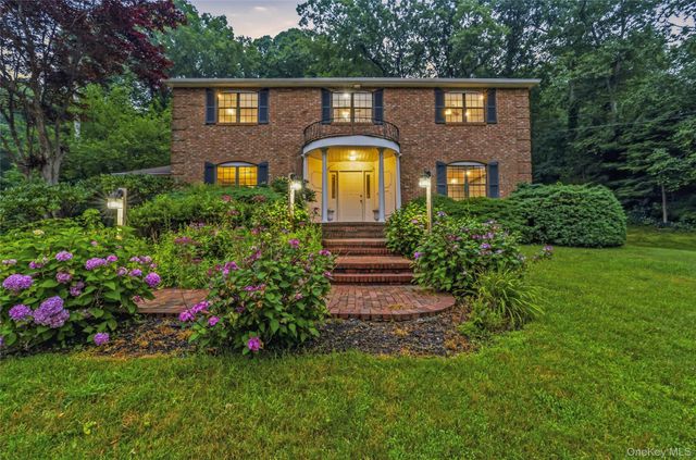 94 Bagatelle Road, Melville, NY 11747