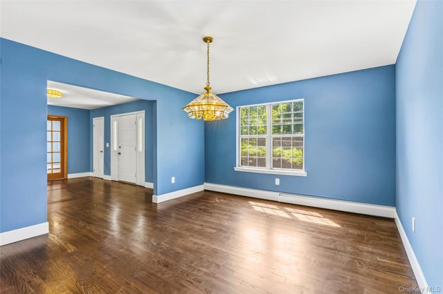 94 Bagatelle Road, Melville, NY 11747