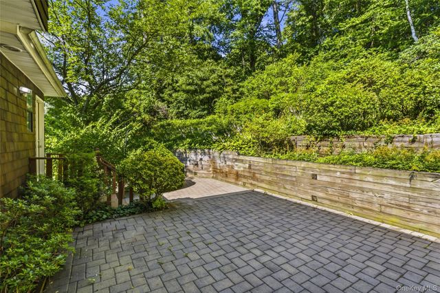 94 Bagatelle Road, Melville, NY 11747