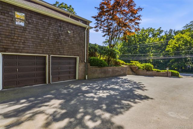 94 Bagatelle Road, Melville, NY 11747