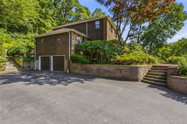 94 Bagatelle Road, Melville, NY 11747