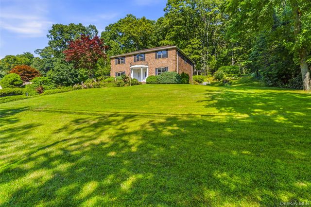 94 Bagatelle Road, Melville, NY 11747