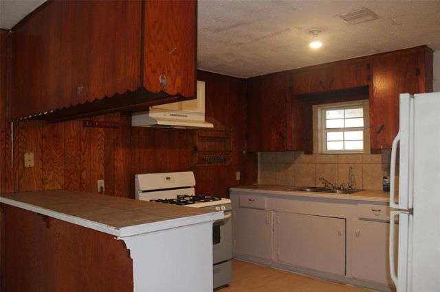 5726 Gardendale Drive, Houston, TX 77092