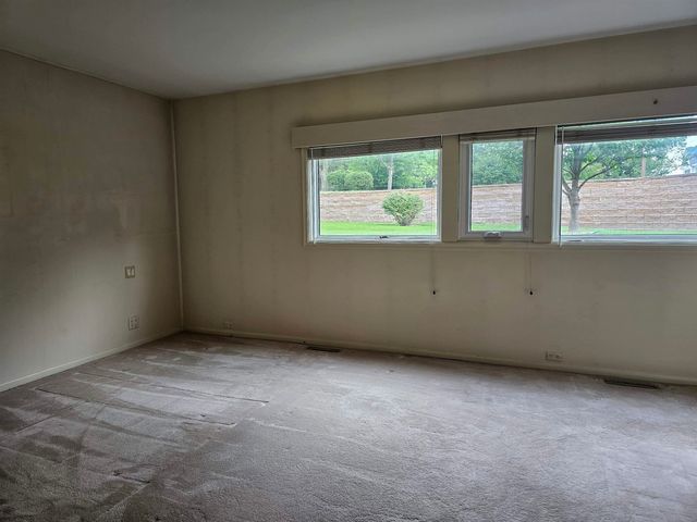 1900 Westchester Rd Apt C, Waterloo, IA 50701