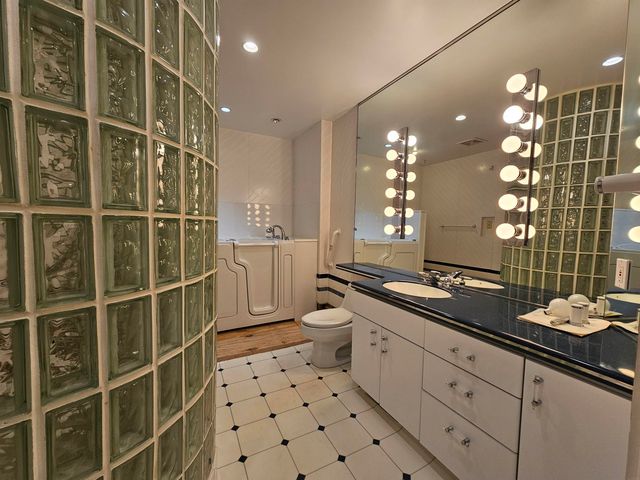 1900 Westchester Rd Apt C, Waterloo, IA 50701