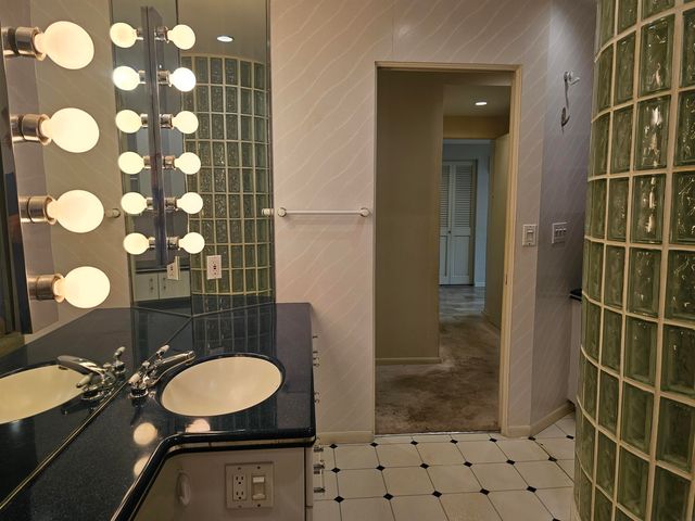 1900 Westchester Rd Apt C, Waterloo, IA 50701