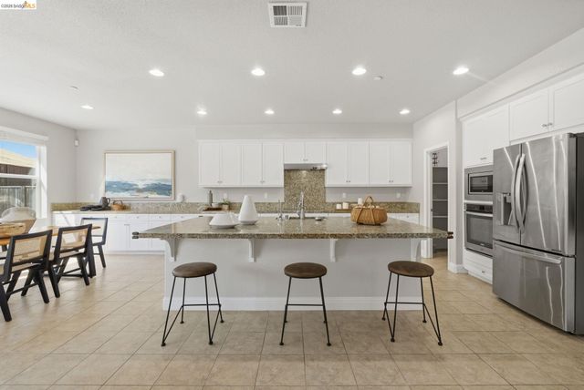 2972 Alves Ranch Rd, Pittsburg, CA 94565
