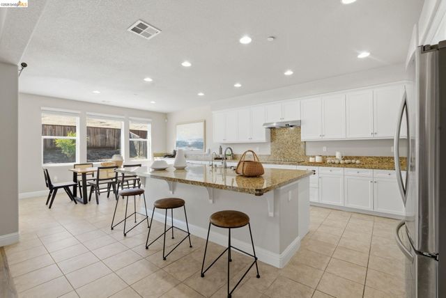 2972 Alves Ranch Rd, Pittsburg, CA 94565