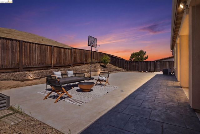 2972 Alves Ranch Rd, Pittsburg, CA 94565