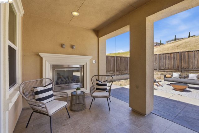 2972 Alves Ranch Rd, Pittsburg, CA 94565