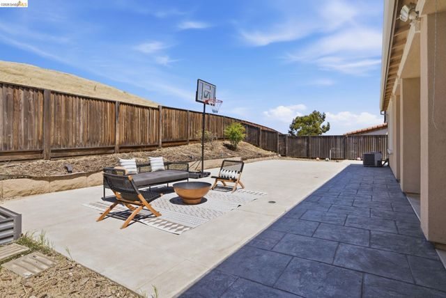 2972 Alves Ranch Rd, Pittsburg, CA 94565