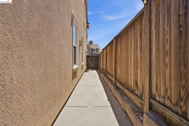 2972 Alves Ranch Rd, Pittsburg, CA 94565