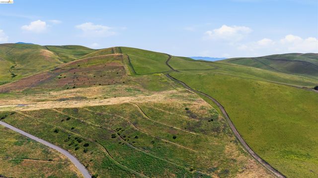 2972 Alves Ranch Rd, Pittsburg, CA 94565