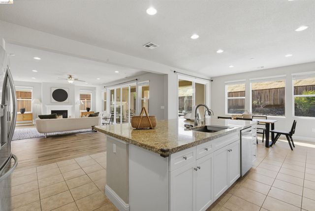 2972 Alves Ranch Rd, Pittsburg, CA 94565