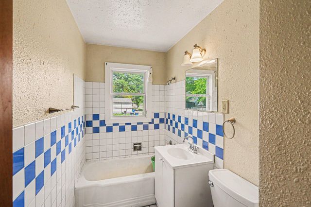 1175 Cook Avenue E, Saint Paul, MN 55106
