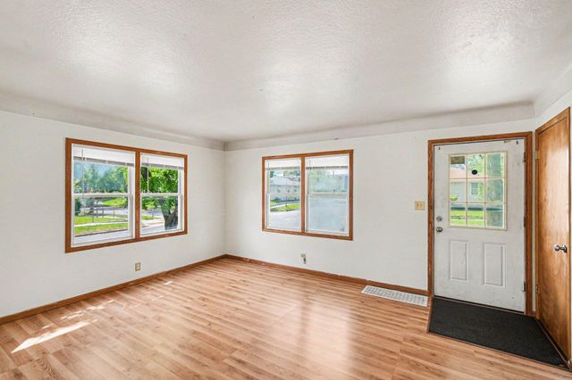 1175 Cook Avenue E, Saint Paul, MN 55106