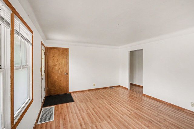 1175 Cook Avenue E, Saint Paul, MN 55106