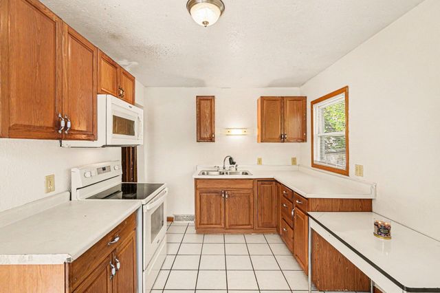 1175 Cook Avenue E, Saint Paul, MN 55106