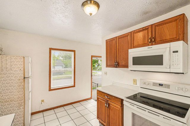 1175 Cook Avenue E, Saint Paul, MN 55106