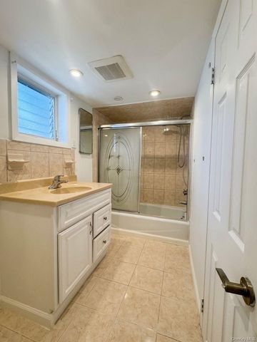 249 N Macquesten Parkway 1, Mount Vernon, NY 10550
