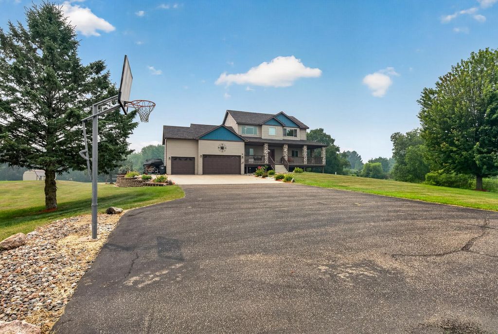 5524 188th Avenue NE, Wyoming, MN 55092