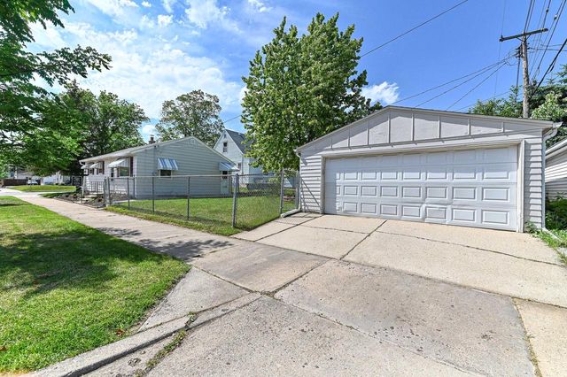 9730 W Keefe AVENUE, Milwaukee, WI 53222
