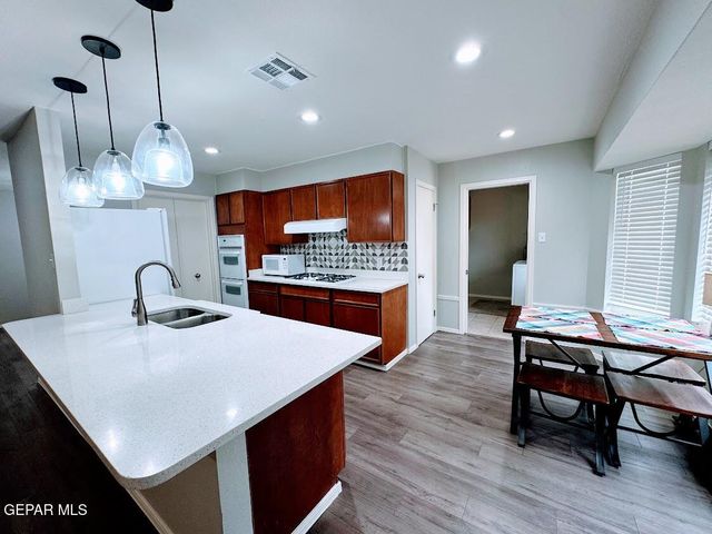 9309 W H Burges Drive, El Paso, TX 79925