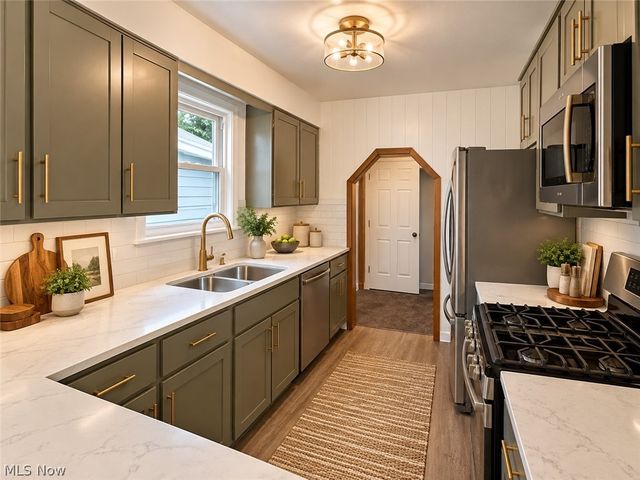 1225 Murray Avenue, Akron, OH 44310