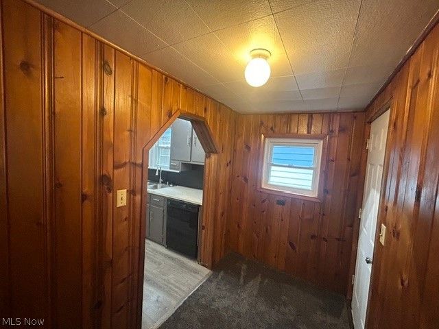 1225 Murray Avenue, Akron, OH 44310